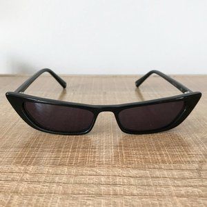 KENDAL + KYLIE BLACK VIVIAN SUNGLASSES